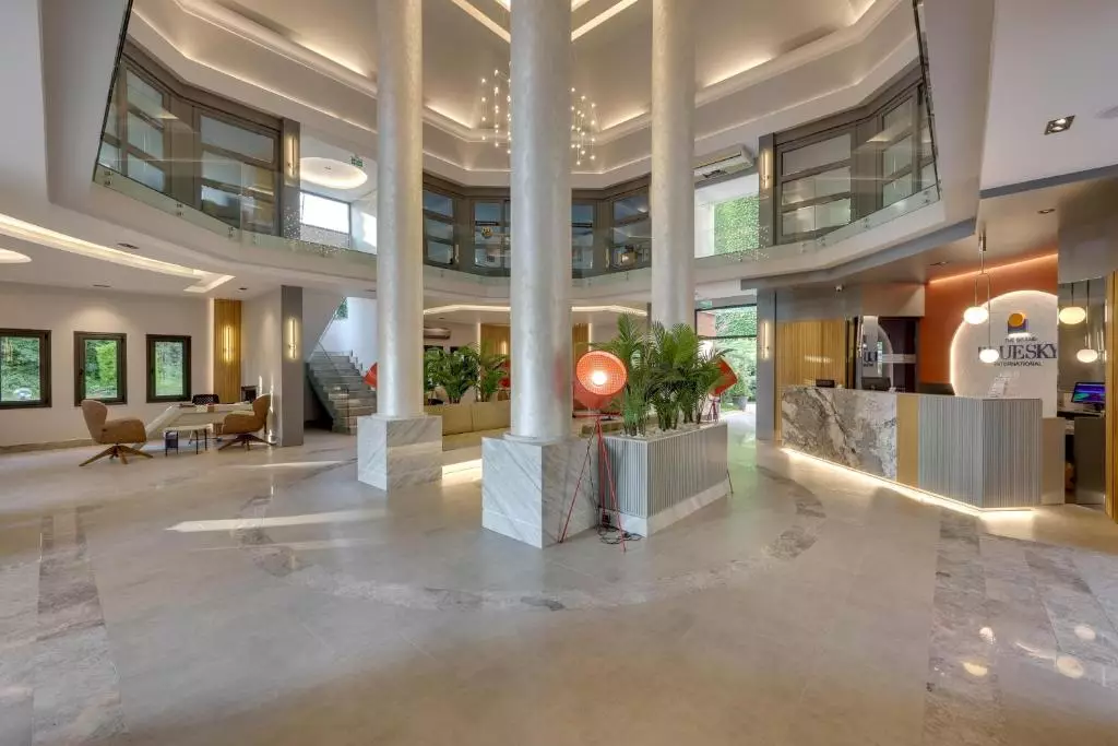 لابی The Grand Blue Sky International